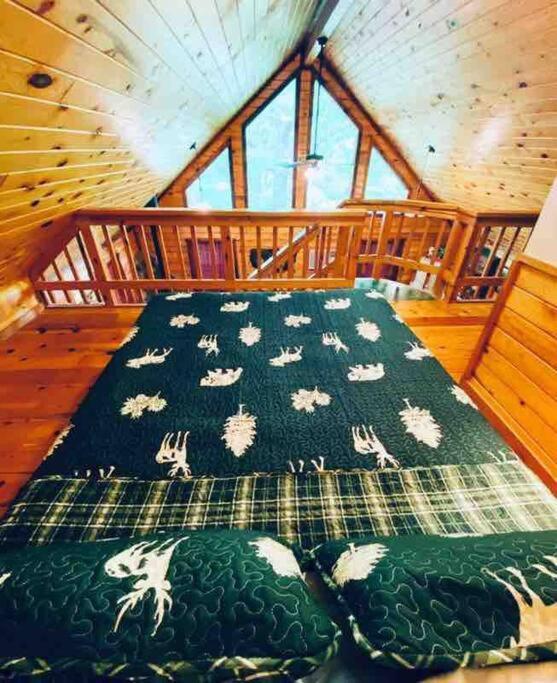 The Loft At Bear Mountain Log Cabins Eureka Springs Exterior photo