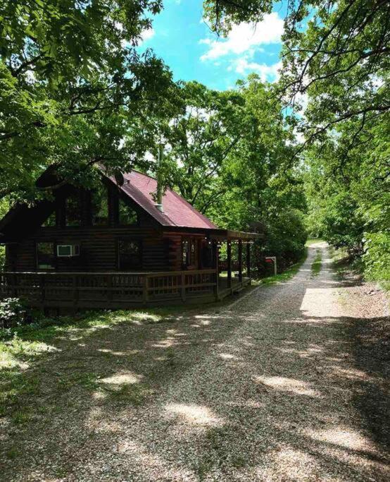 The Loft At Bear Mountain Log Cabins Eureka Springs Exterior photo
